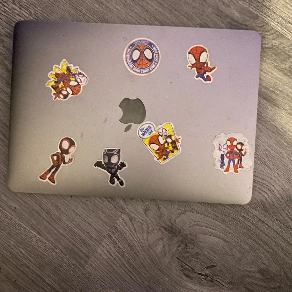 Apple macbook silver